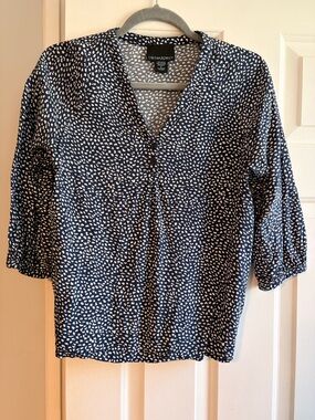 Cynthia Rowley Navy and White V-Neck Printed Blouse with Gather
